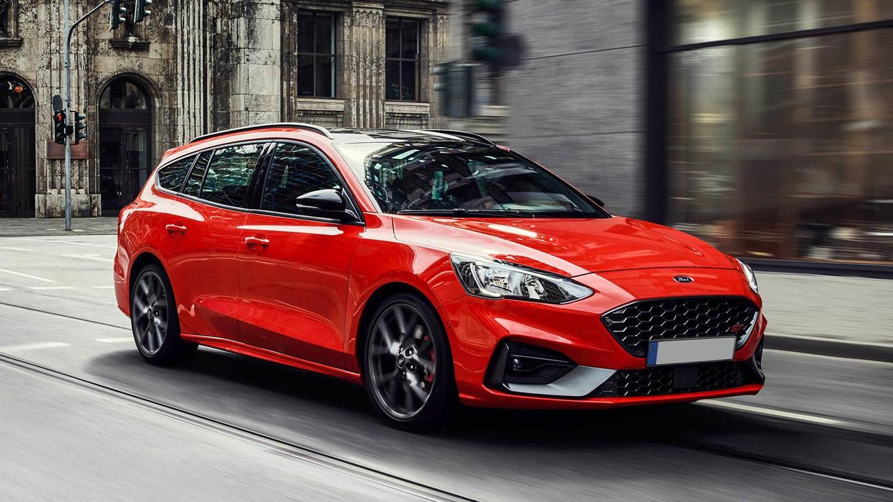Ford Focus ST Estate in red