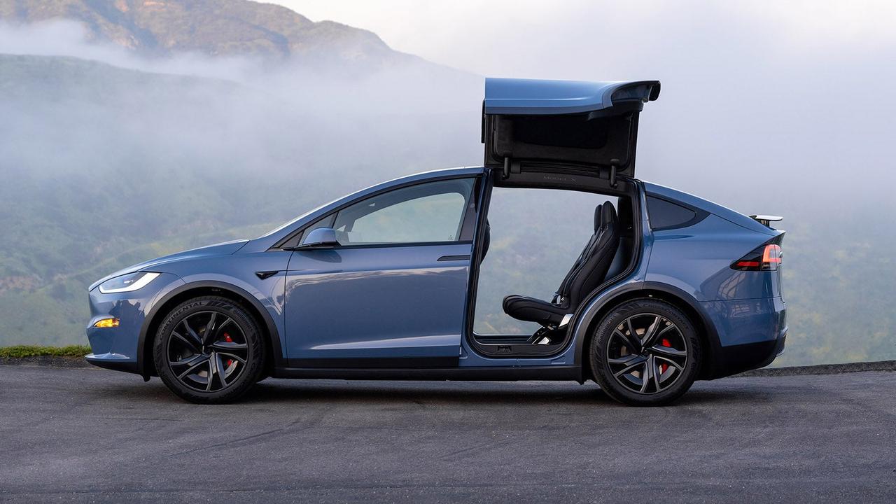 Tesla Model X side on, Falcon Wing doors open