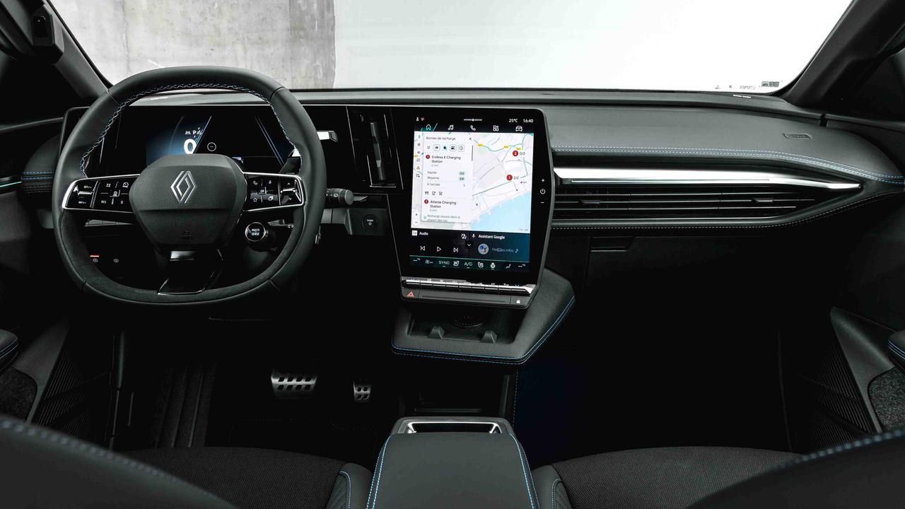 Renault Megane E-Tech facelift interior