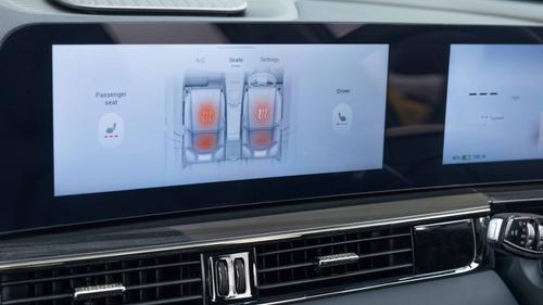 Omoda E5 touchscreen