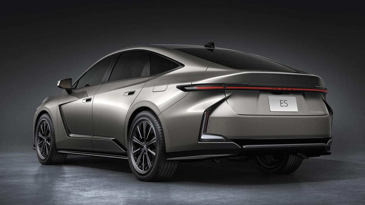 2026 Lexus ES rear three quarter