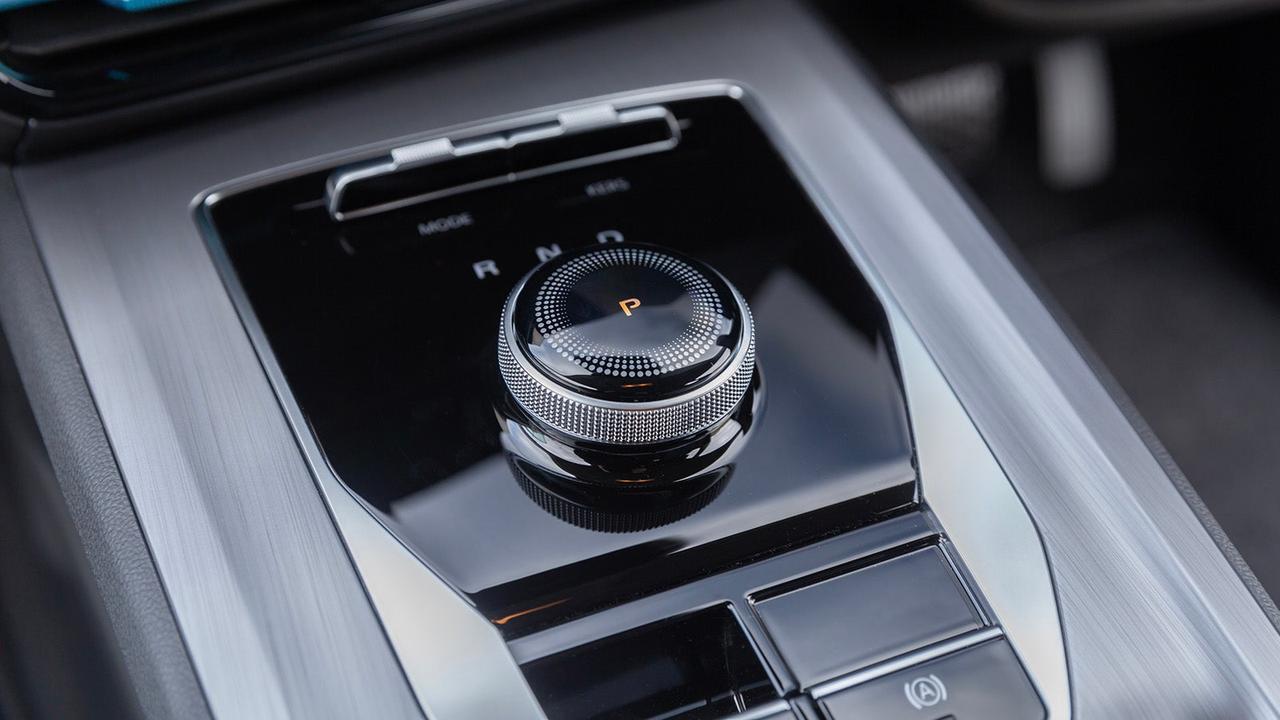 MG5 EV review – gear selector detail