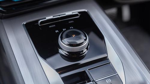 MG5 EV review – gear selector detail