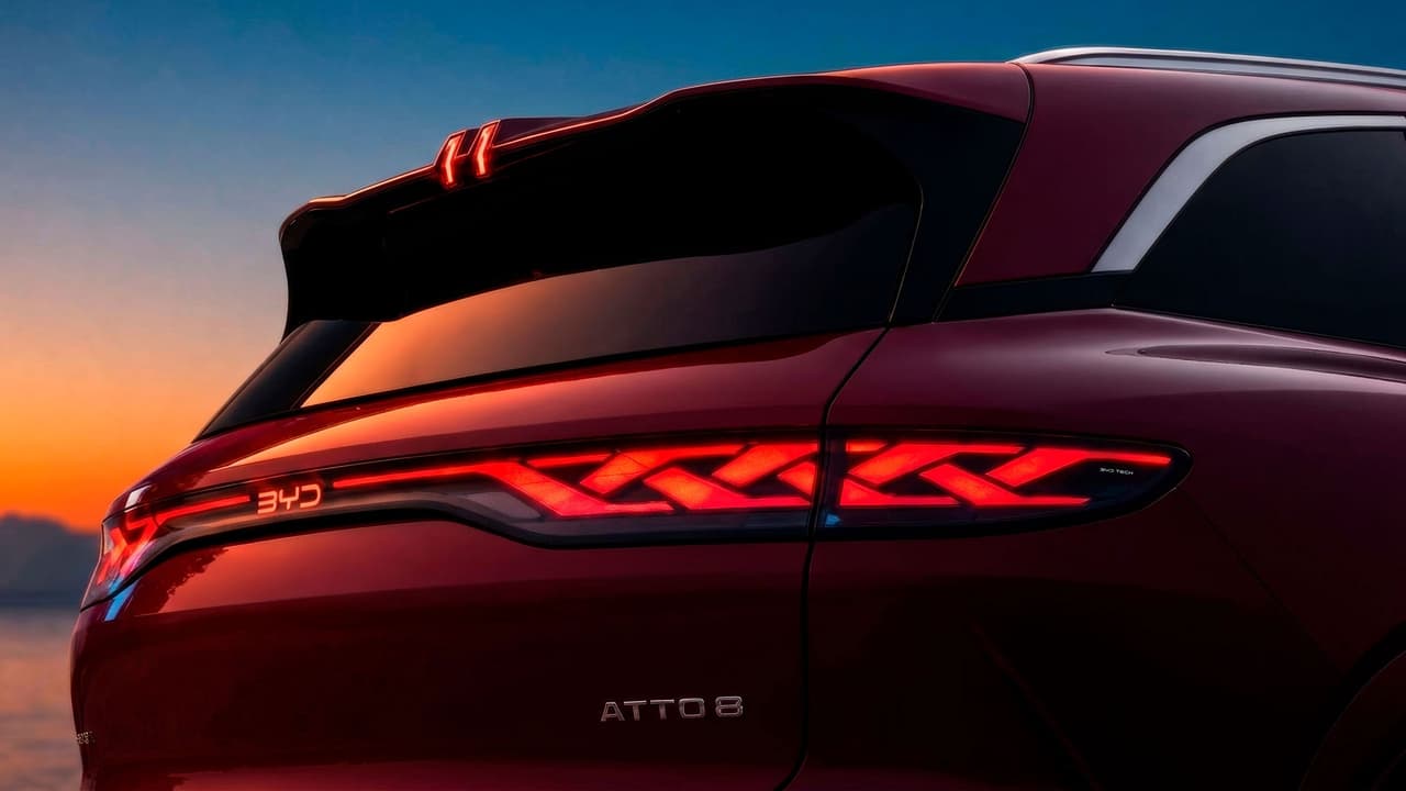 BYD Atto 8 tail-light