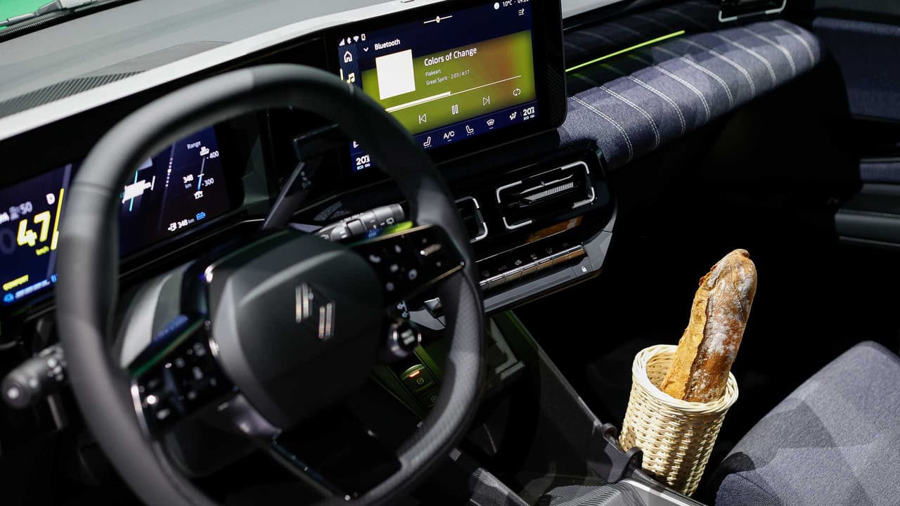 Renault 4 interior detail with baguette holder