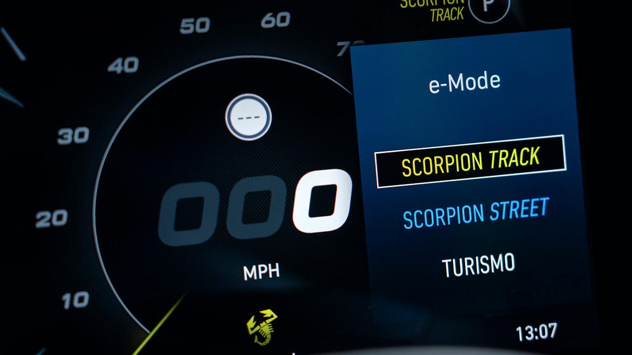 Abarth 500e review – driver's dials