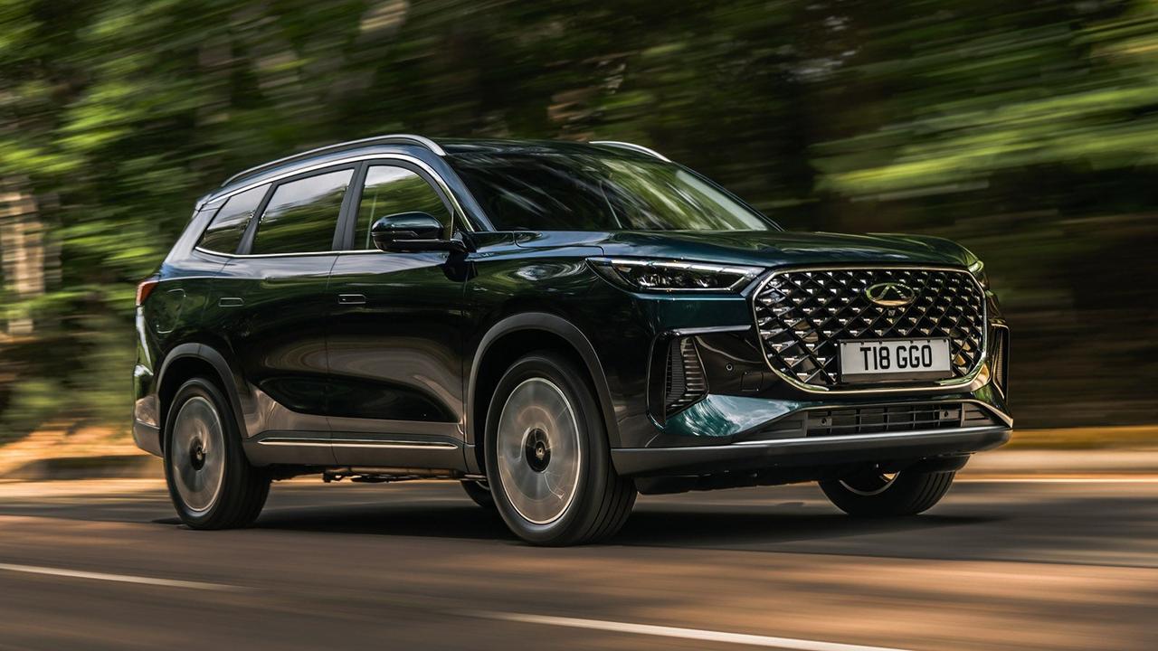 Chery Tiggo 8 in green