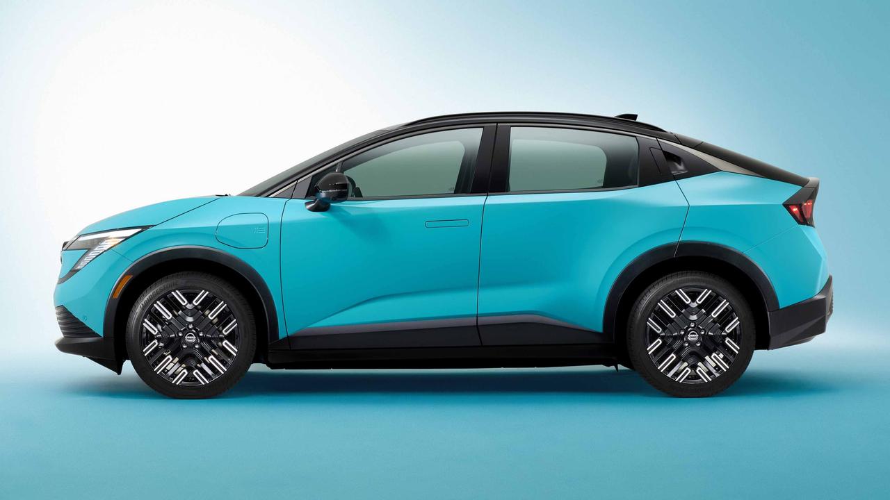 2025 Nissan Leaf side view