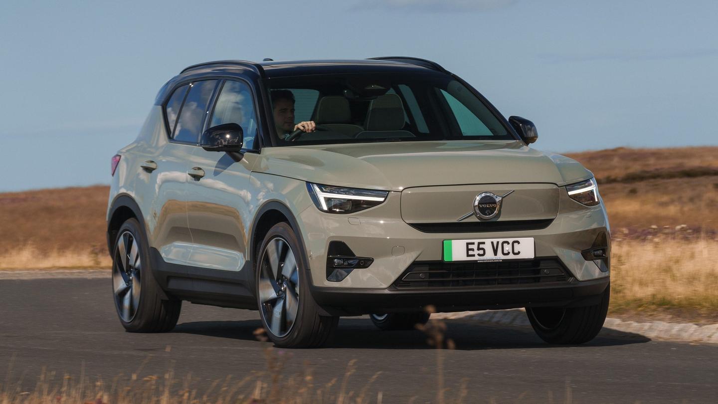 Volvo EX40 driving