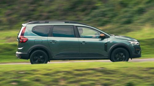 Dacia Jogger driving side view