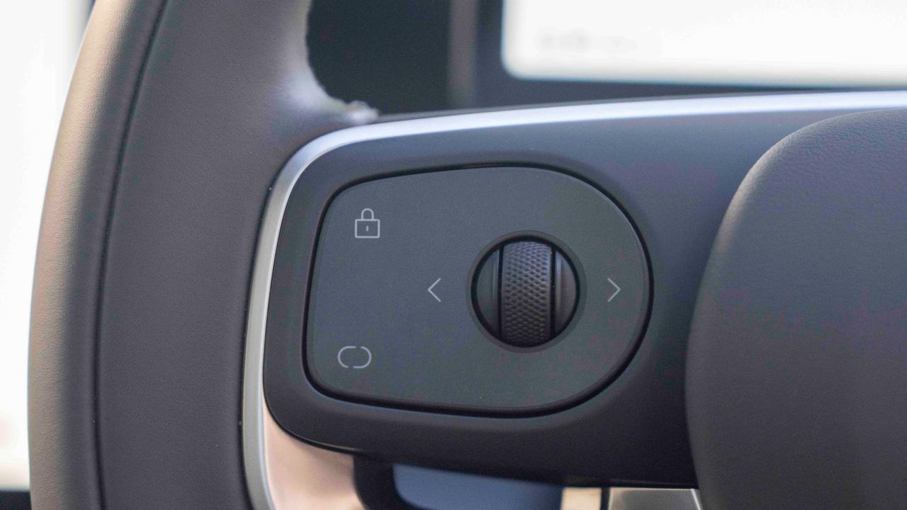 Leapmotor B10 steering wheel buttons