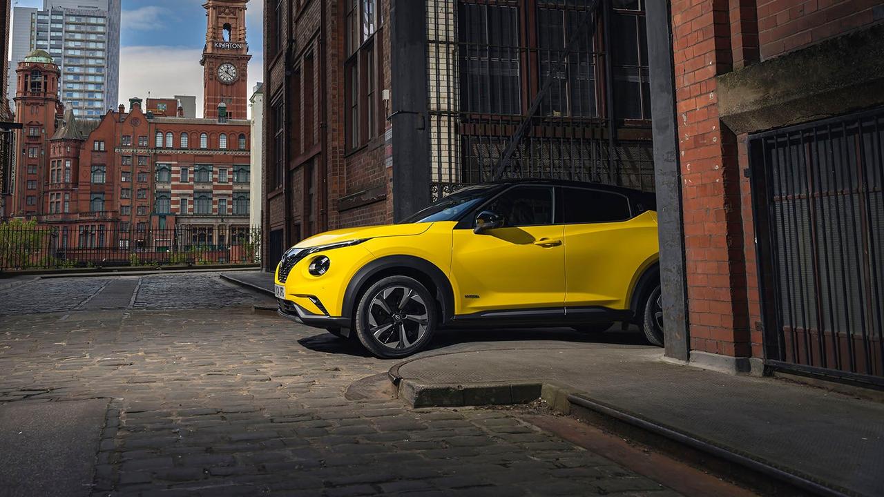 Nissan Juke leaving car park