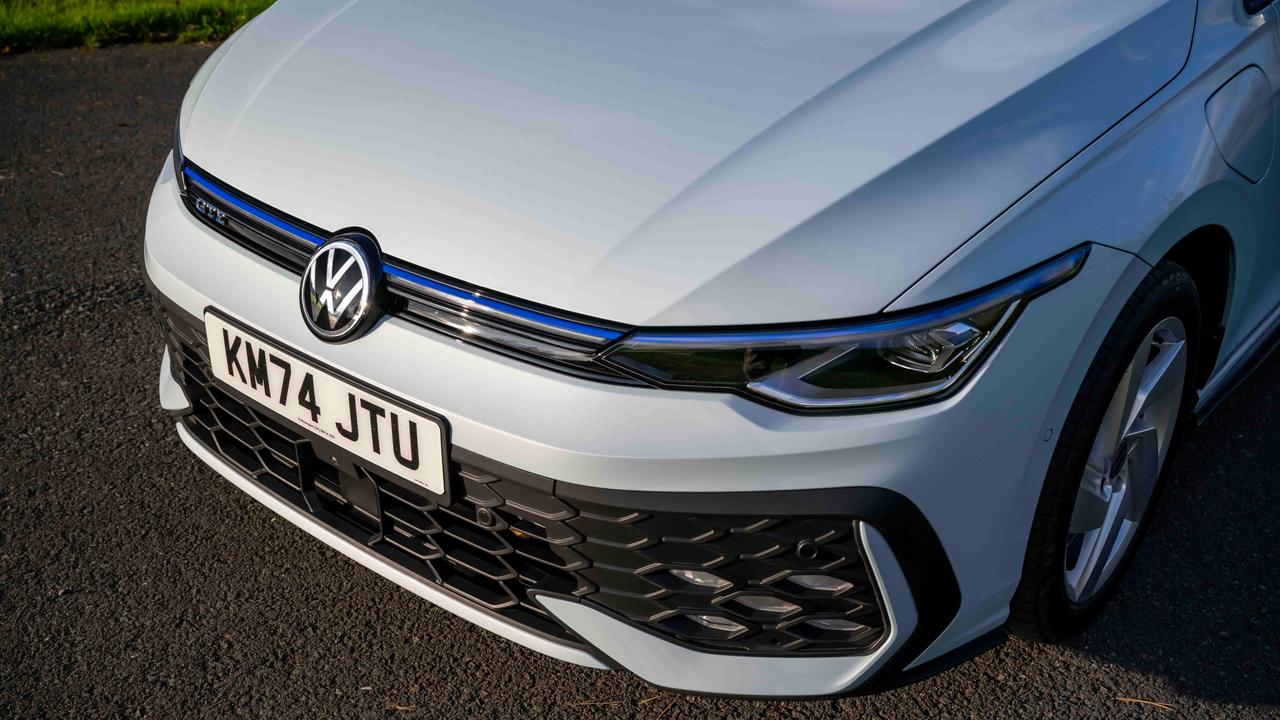 2024 Volkswagen Golf GTE front end