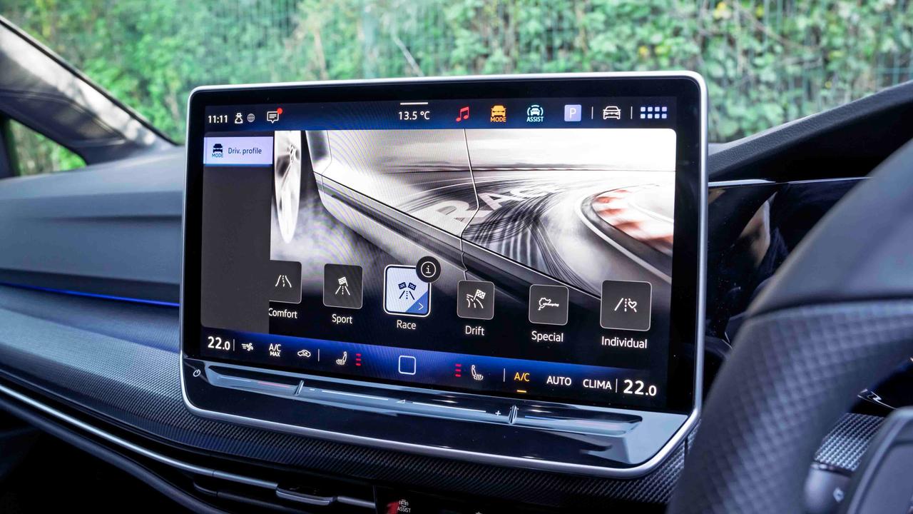 VW Golf R driving modes screen