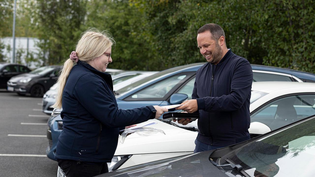 Car seller and buyer