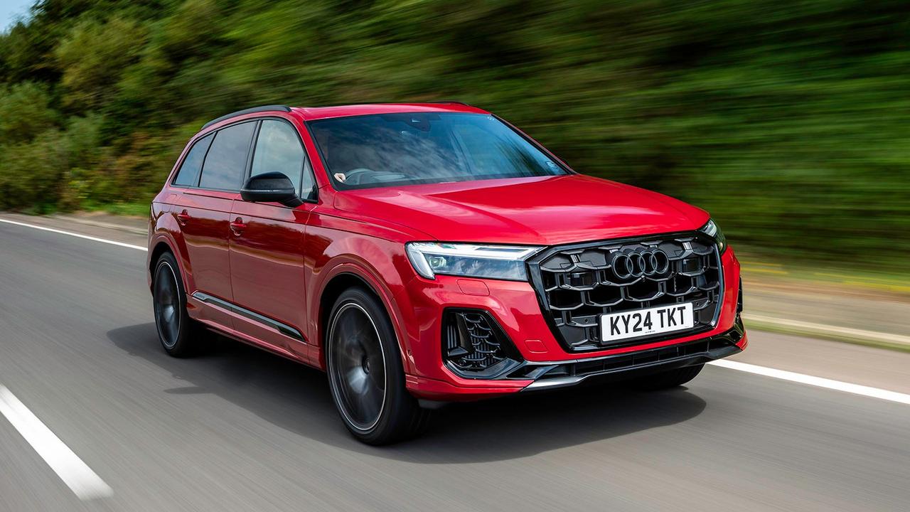 Audi Q7 (SQ7) in red
