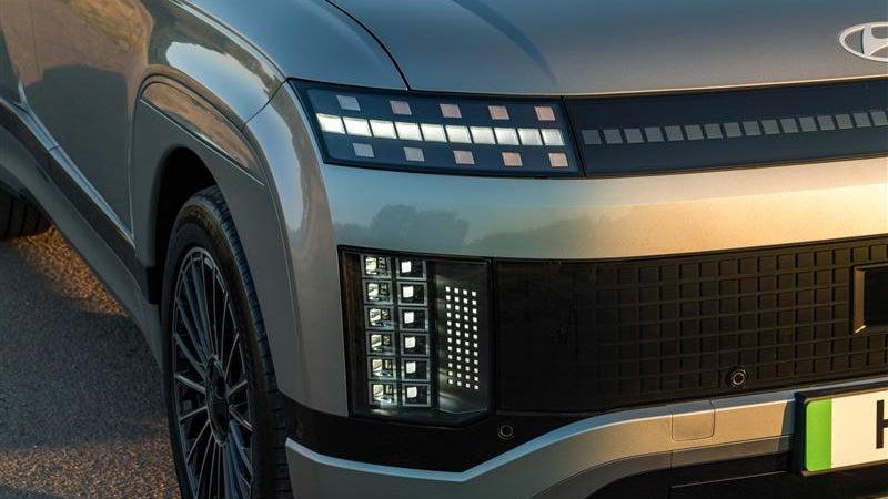 Hyundai Ioniq 9 headlight