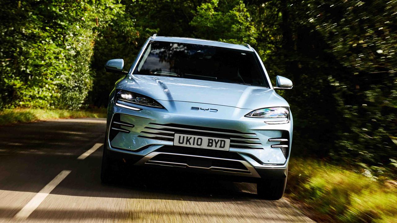 BYD Seal U driving front view