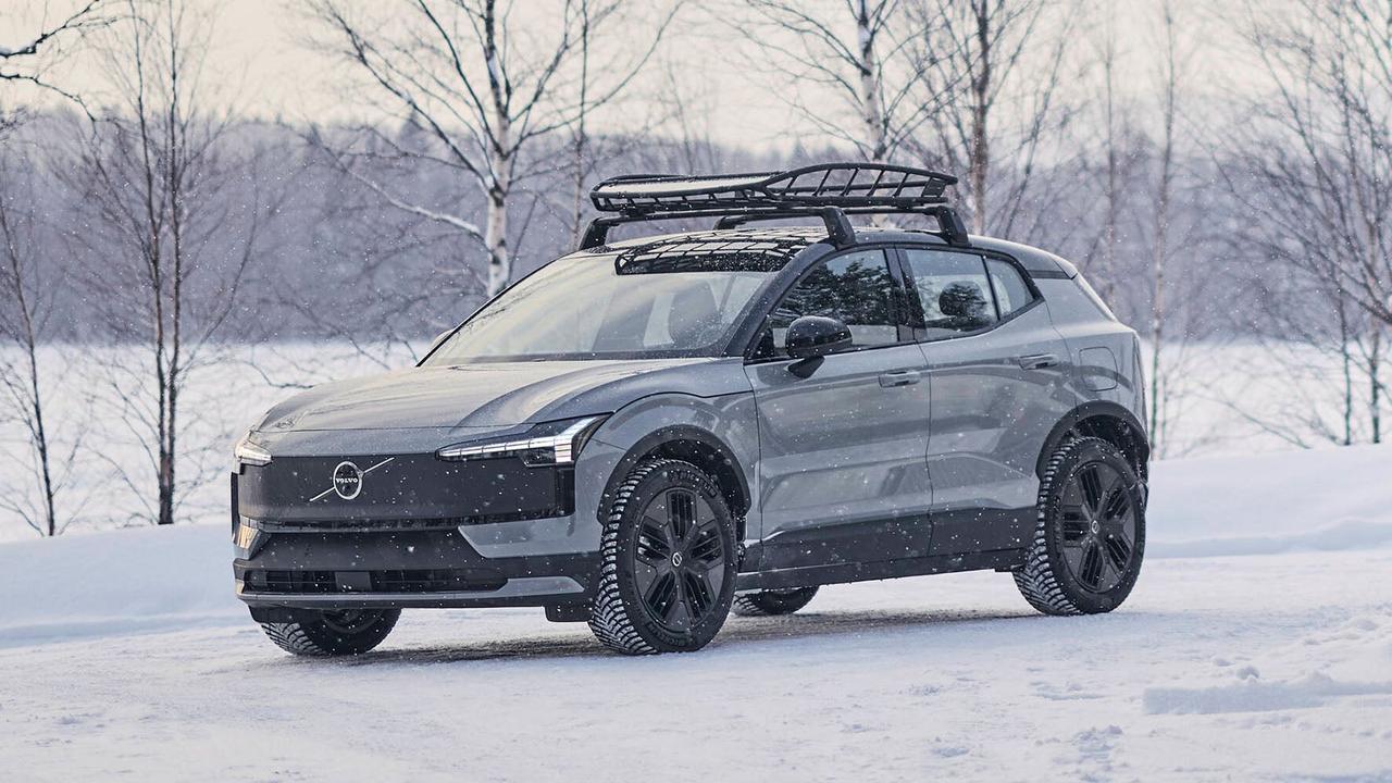 Volvo EX30 Cross Country in grey