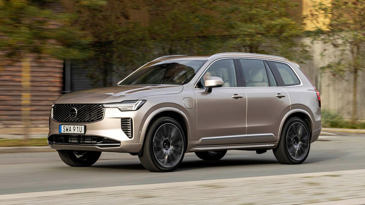 Volvo XC90 in gold