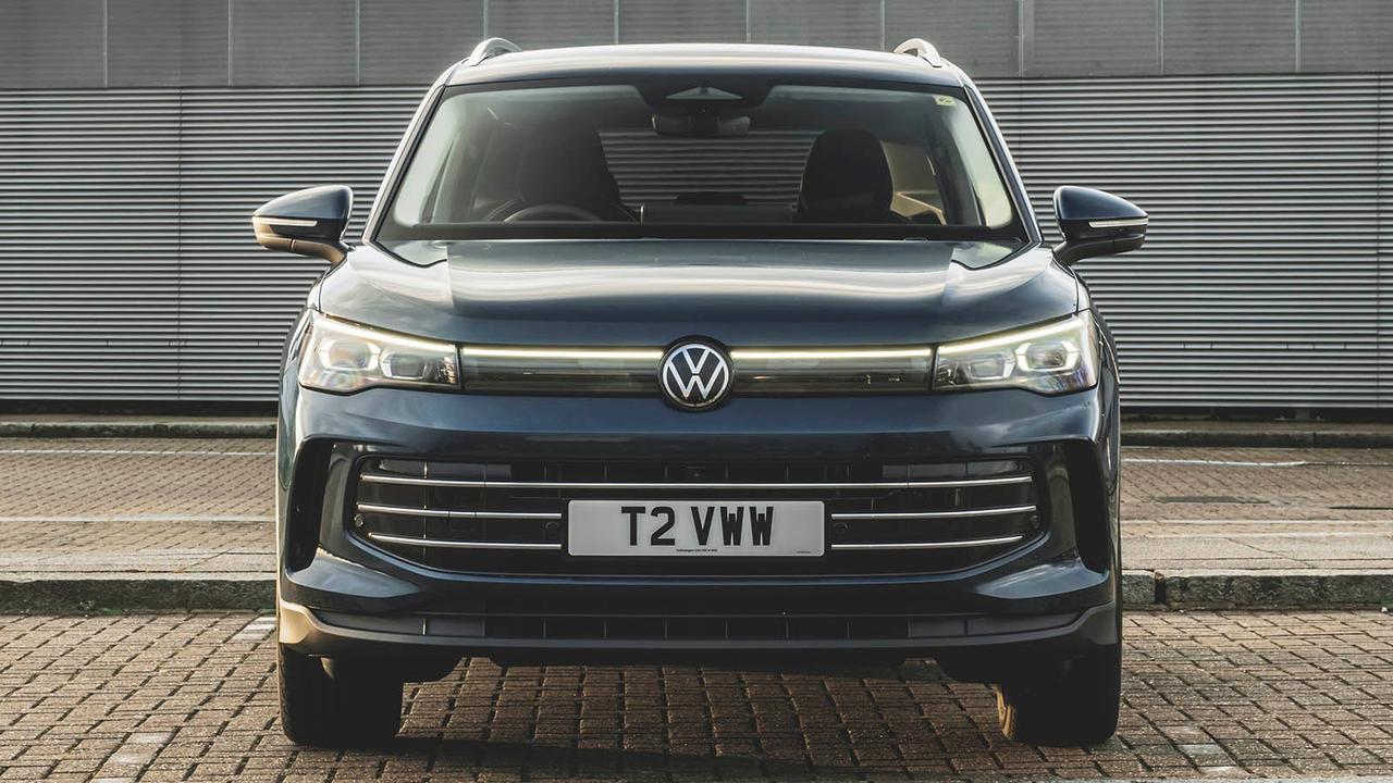 Volkswagen Tiguan in blue, front