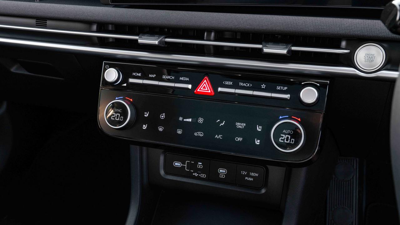 Hyundai Tucson climate controls