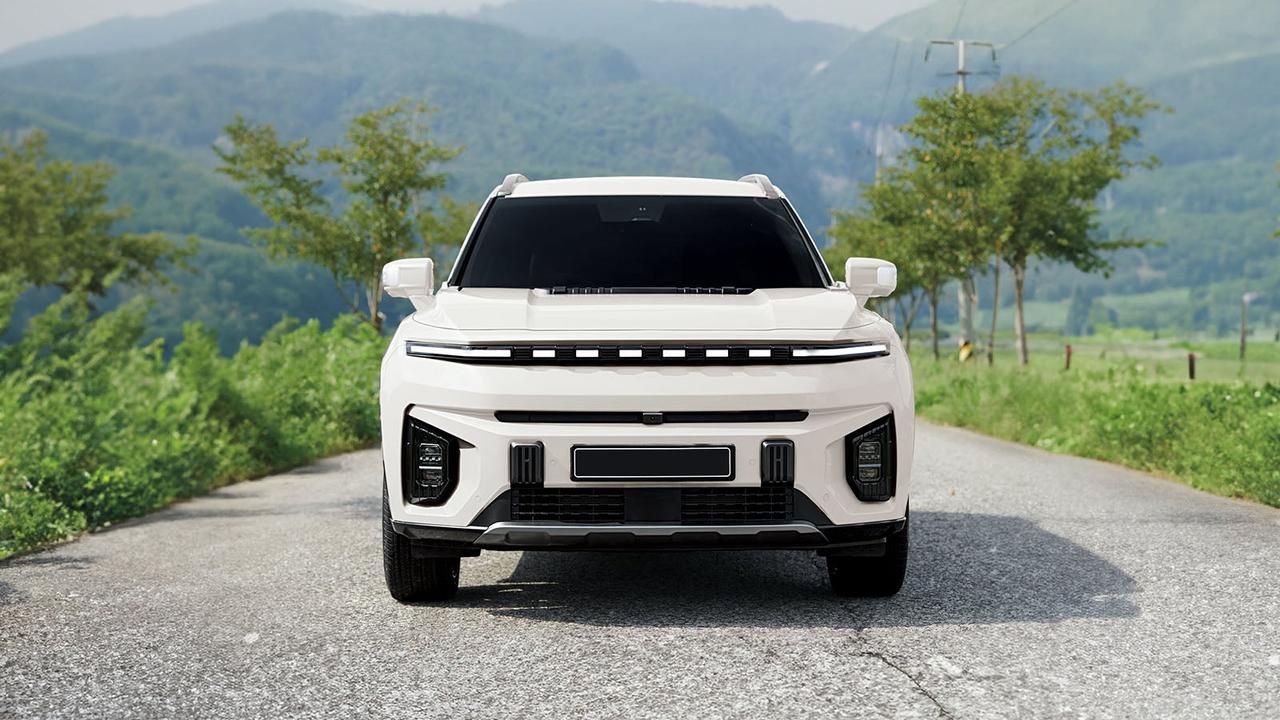 KGM Torres EVX white, front