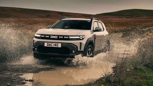 Dacia Duster driving through puddle off road
