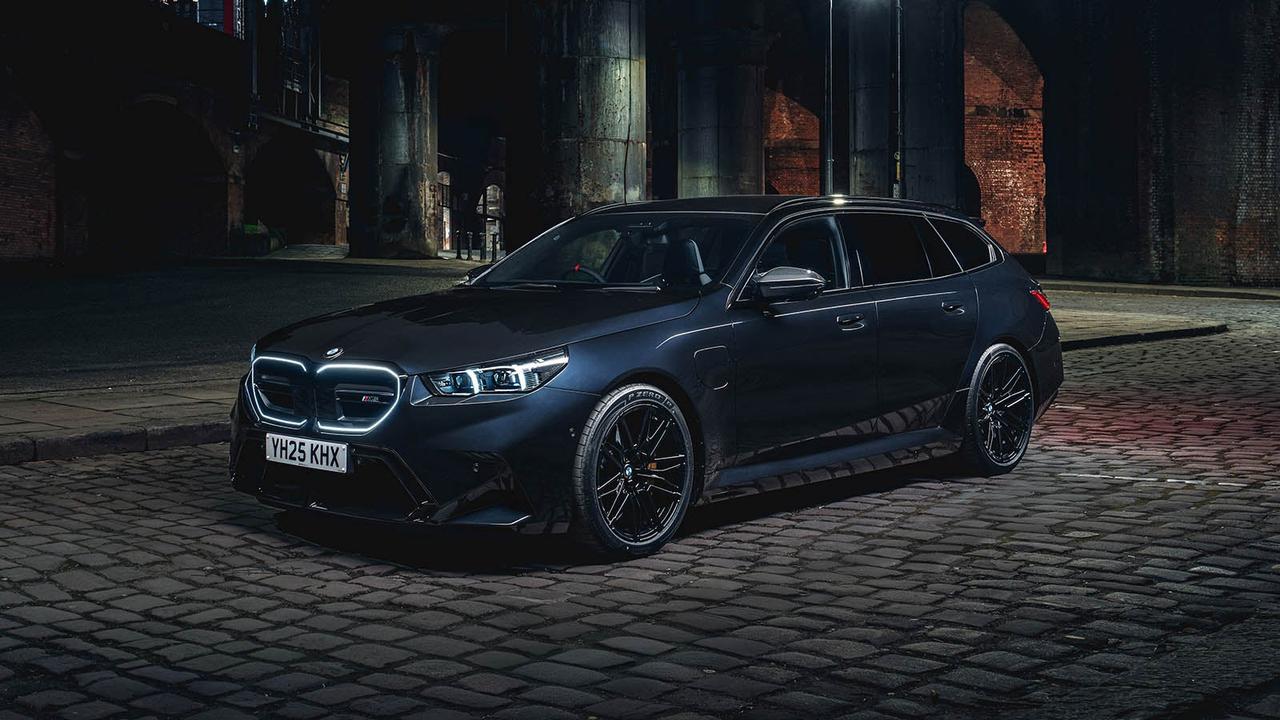 BMW M5 Touring static front three quarter