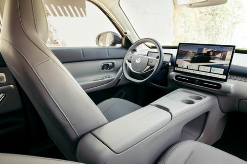 leapmotor b03x dashboard angled