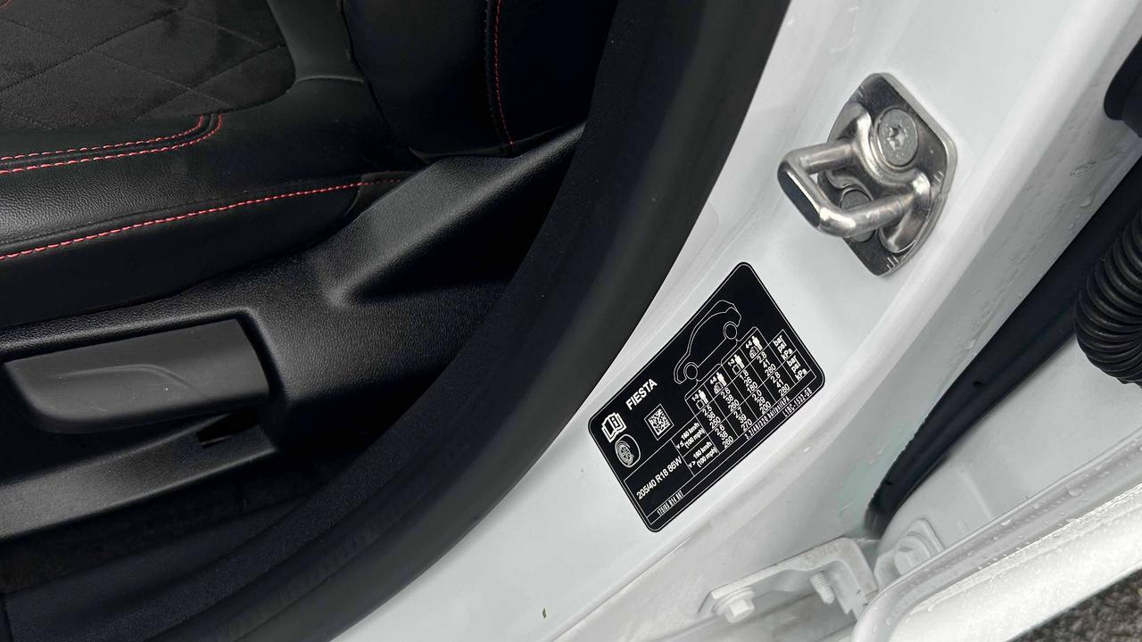 Ford Fiesta tyre pressure label