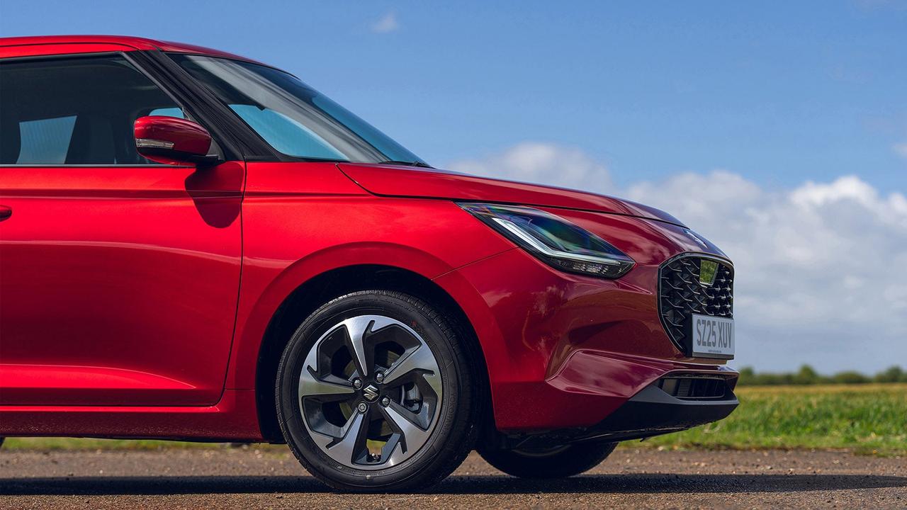 Suzuki Swift in red, side detail