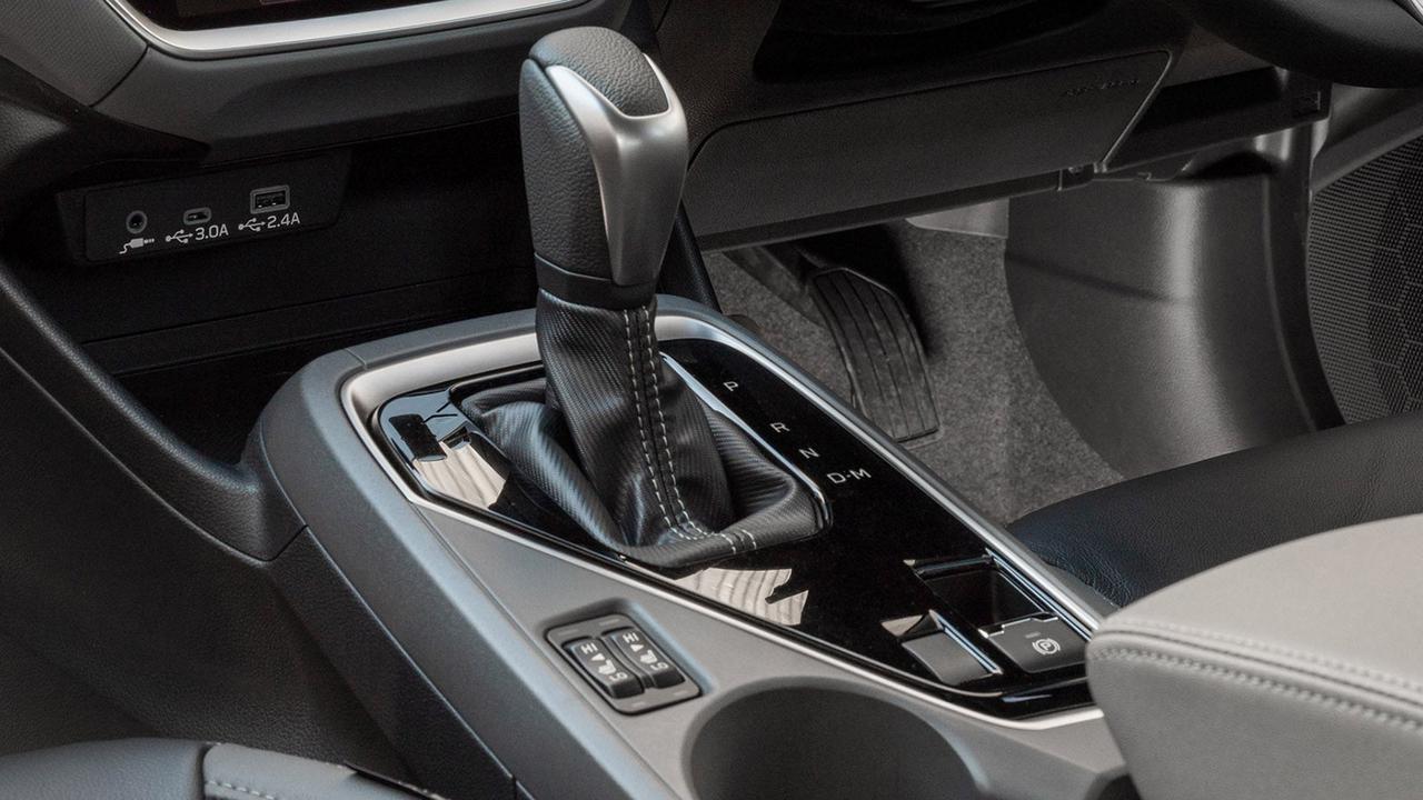 Review – Subaru Crosstrek – centre console detail