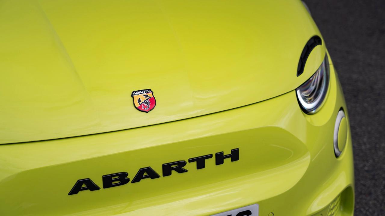 Abarth 500e review – headlight and badge detail