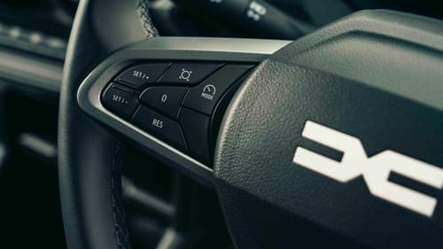 Dacia Duster steering wheel buttons
