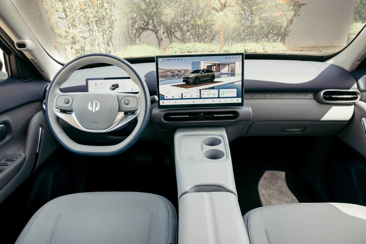 leapmotor b03x dashboard wide
