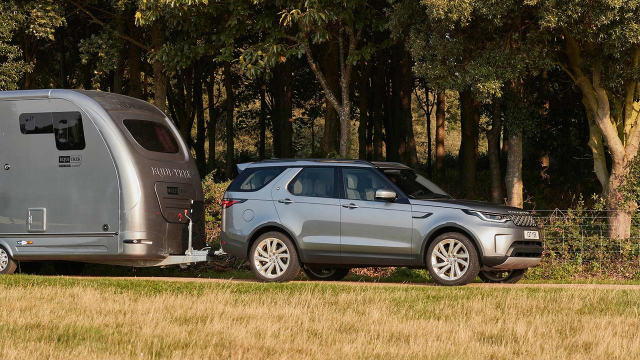 Land Rover Discovery towing