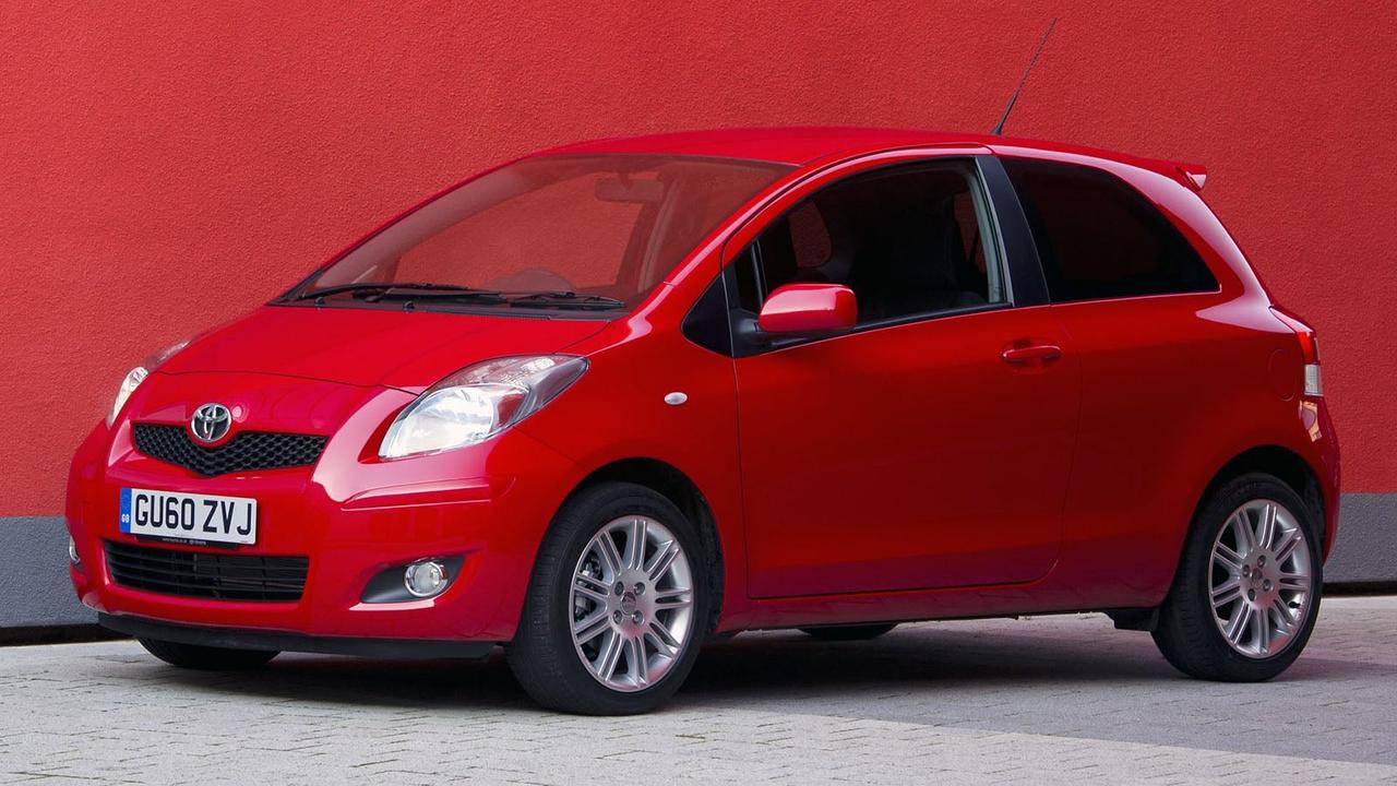 Toyota Yaris (mk2) in red