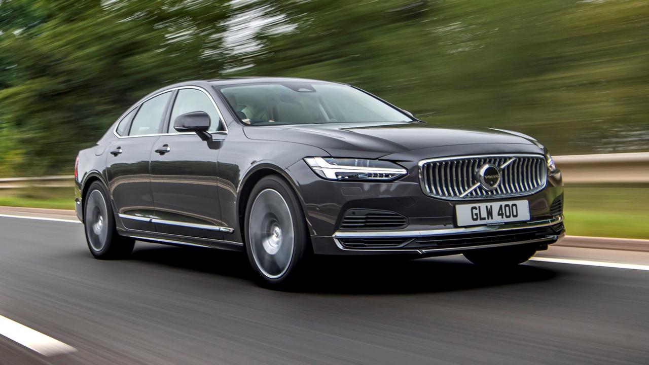 Volvo S90 T8 driving