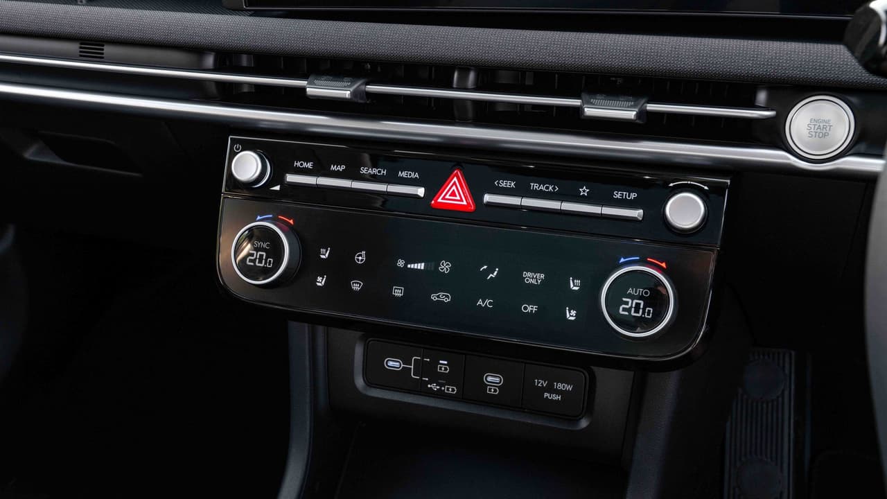 Hyundai Tucson climate controls