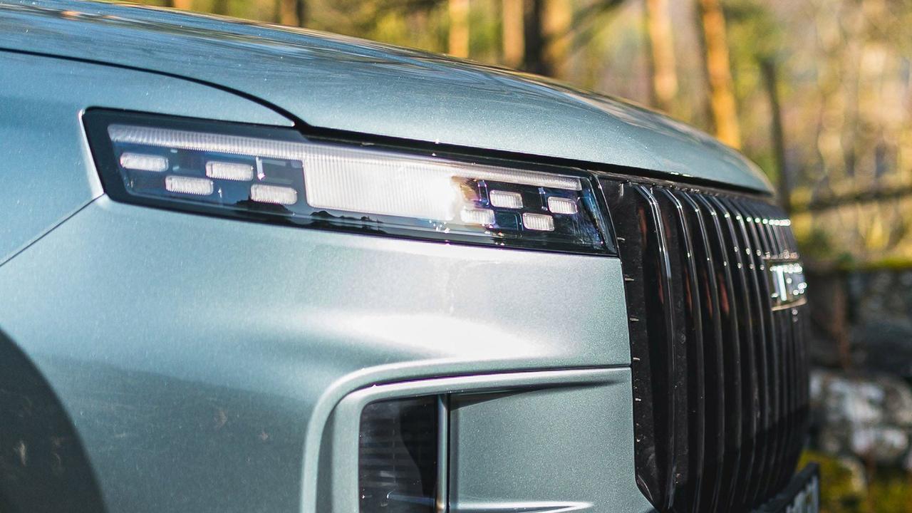 Jaecoo 7 - review - headlight detail