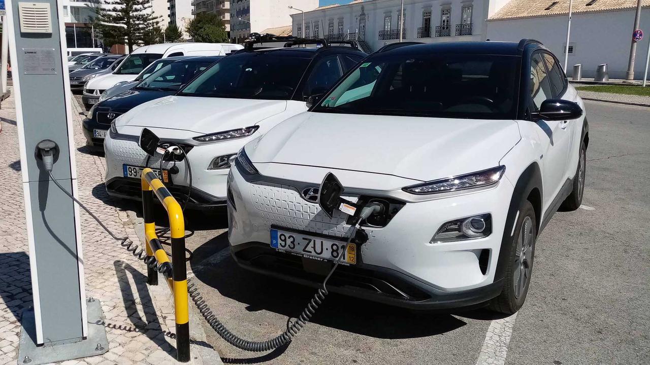 Electric Hyundai Kauai (Kona) charging in Portugal