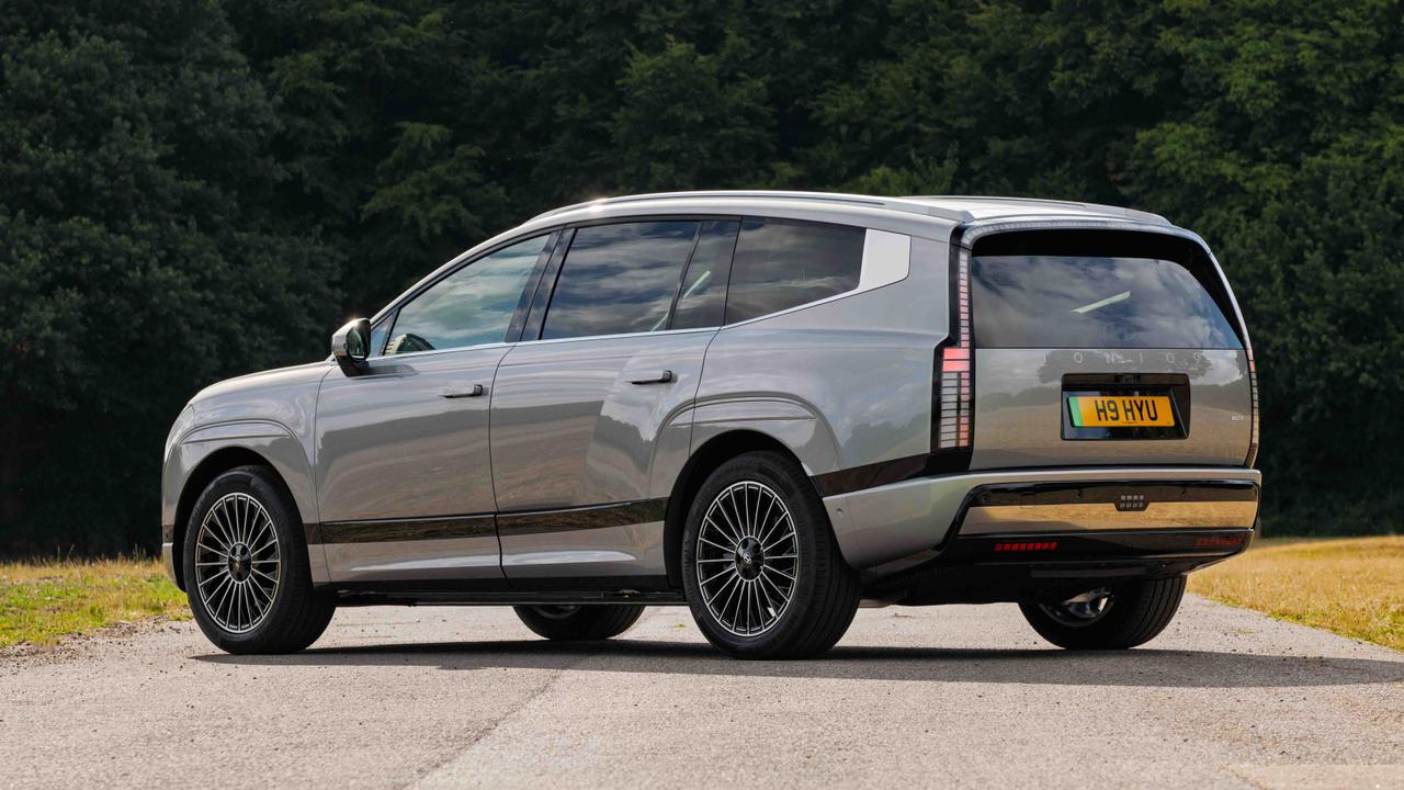 Hyundai Ioniq 9 rear/side view