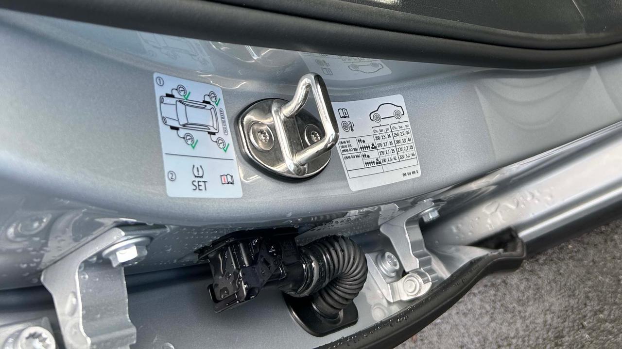 VW Golf tyre pressure sticker