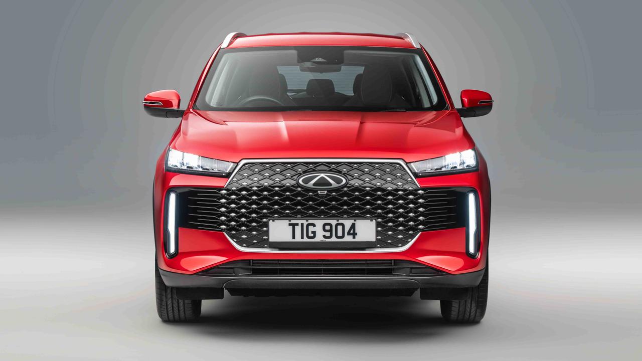 Chery Tiggo 4 in red, front view