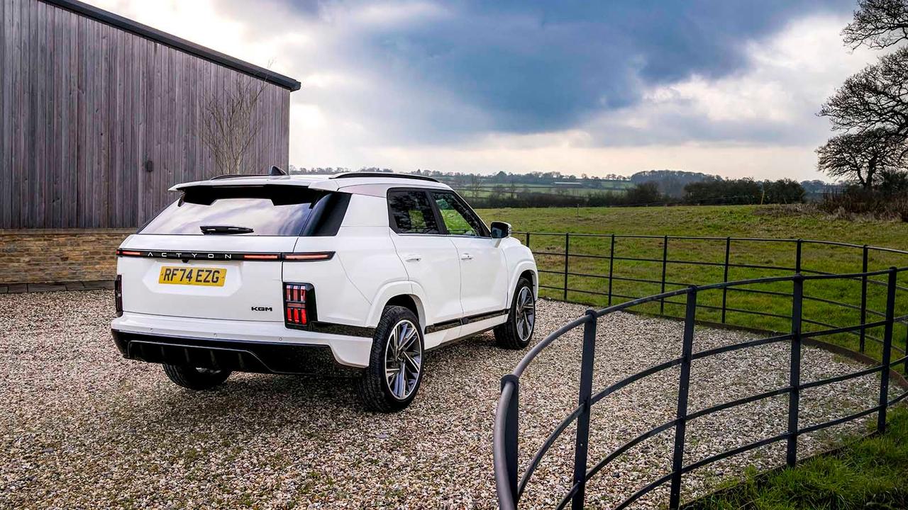 KGM Actyon white, rear three quarter