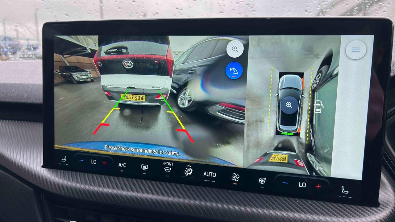 Ford Kuga reversing camera display