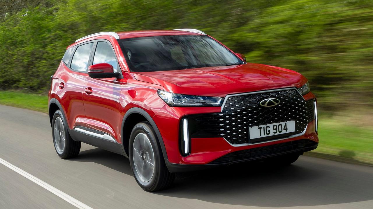 Chery Tiggo 4 in red