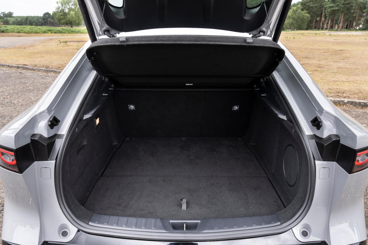 Mazda 6e boot