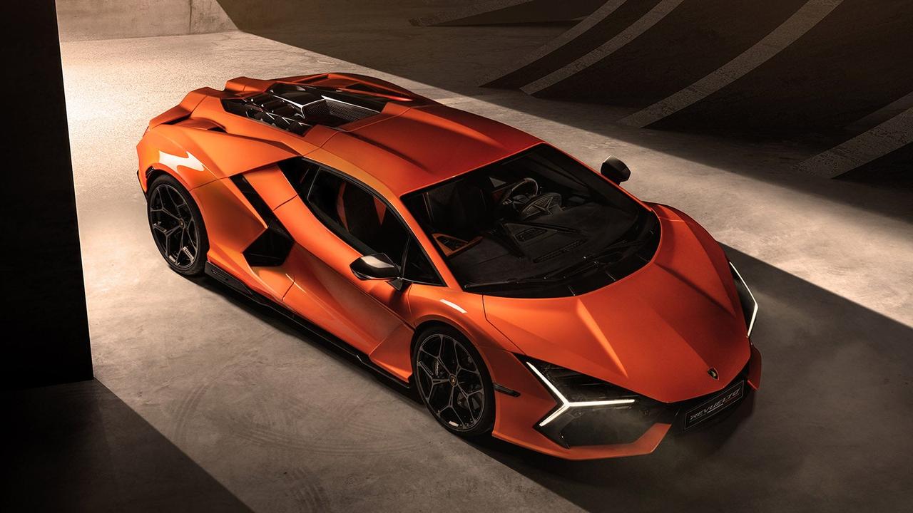 Lamborghini Revuelto in orange
